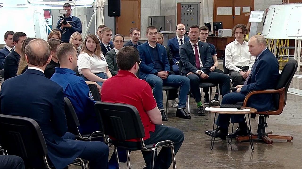 На встрече с молодыми учеными Владимир Путин задал основные векторы для развития космической отрасли