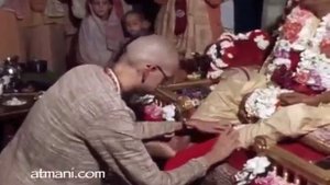 Шри Гурваштака. Омовение стоп Шрилы Прабхупады