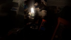 Лампа с укрпочты проверка филаментной лампы при низком напряжении с линейным драйвером тока.