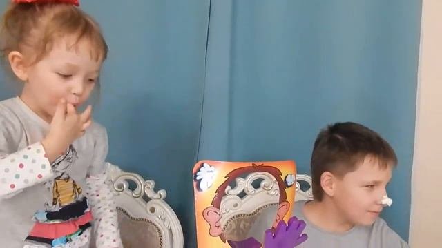 Пирог в лицо Съела все сливки! Pie Face Challenge