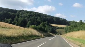 Едем по дороге с облаками