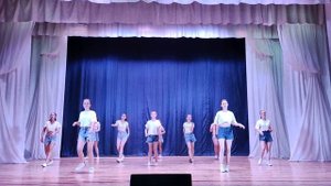 "Танцевальный микс" - народный хореографический коллектив "Эра"