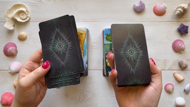 Сравнение русскоязычной и англоязычной версии Таро Светлого Провидца и The Light Seer's Tarot