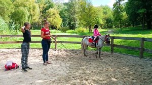 Первые тренировки на пони Зефирке