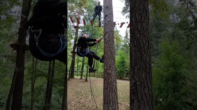 подьем по дереву и спуск вниз с осуществлением самосброса веревки смотреть онлайн