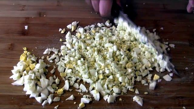 Окрошка на квасе! Вы знаете что нужно сделать с желтками и горчицей, а с зеленью?+ История окрошки смотреть онлайн