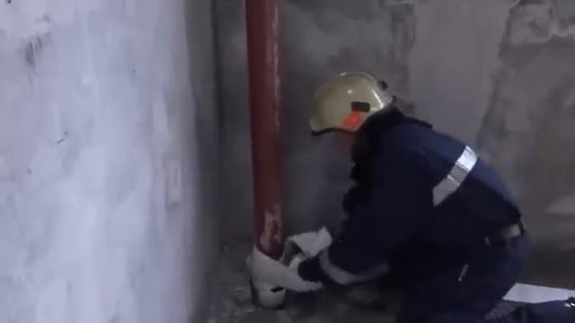 Самоспасание с помощью рукава пожарного (по рукаву) смотреть онлайн