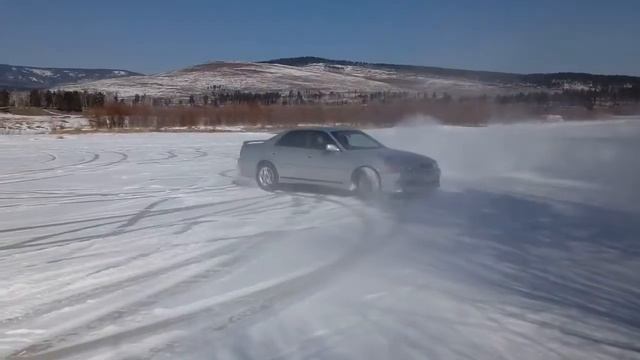 Toyota Chaser по льду смотреть онлайн
