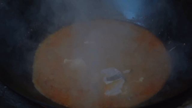 3斤鱘魚，二弟做“鐵鍋燉魚”，香辣入味湯汁拌飯吃真解饞｜Mukbang【鐵鍋視頻】