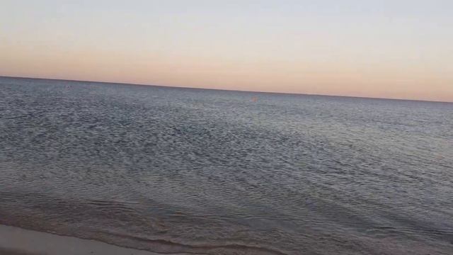 Две девушки на пляже целовались смотреть онлайн