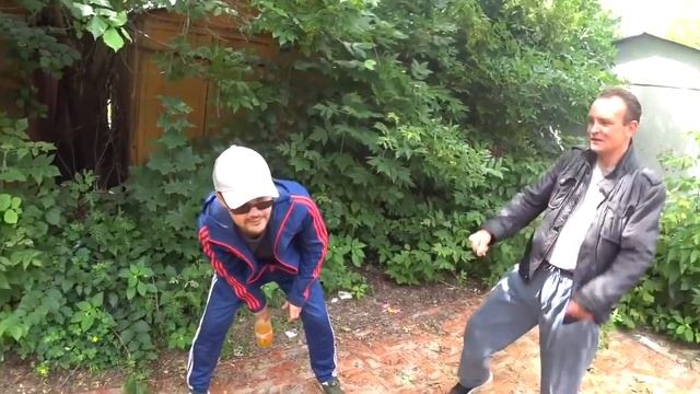 ТАНЕЦ БРИГАДЫ ПОД ПЕСНЮ / АЛКОГОЛИЧКА смотреть онлайн