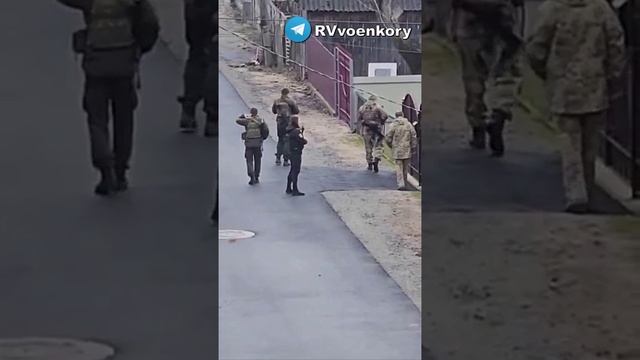 Боевые группы тцкшников зачищают г. Малин Житомирской области от еще не попавших в ВСУ мужчин.