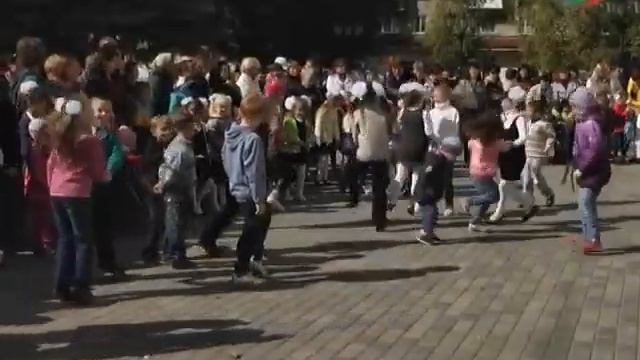 Праздник первоклассников в Харцызске 03.09.2014 смотреть онлайн