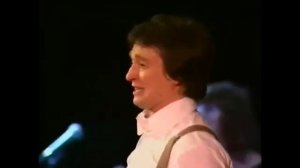 «ПОЙ ЖЕ, ПОЙ НА ПРОКЛЯТОЙ ГИТАРЕ... (С.Есенин)» - читает С. Безруков