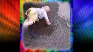 Чем бы дитя не тешилось,лишь бы не плакало.