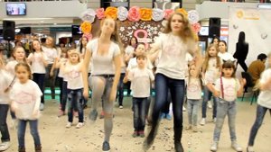Танцевальный флешмоб "Круче ВСЕХ". Первая школа хор манер Juliet