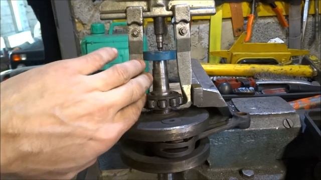 как снять подшипник со стенки обычным съемником