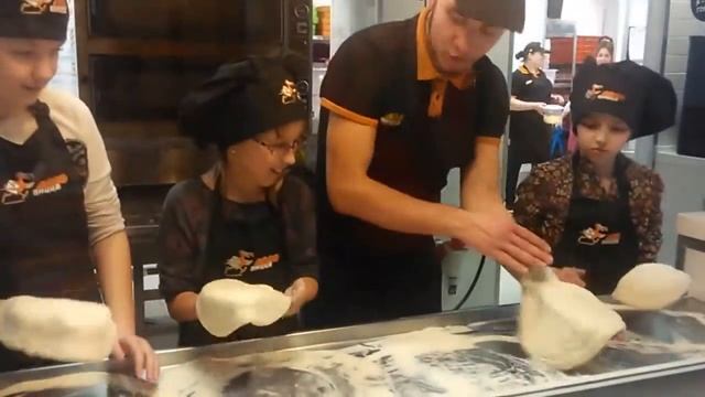 Додо Пицца и Кузница Поварят. Мастер- класс по приготовлению пиццы (г.Пушкино) смотреть онлайн