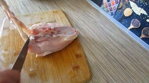 Увлекательный процесс разделки тушки курицы за 3 минуты