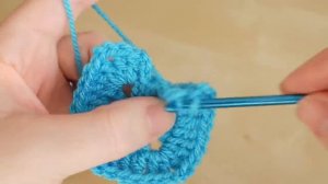 CROCHET: How to crochet a solid granny square for beginners | Bella Coco