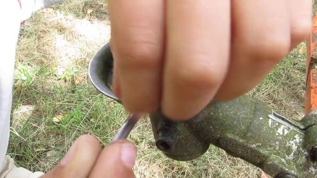 как поменять катушку с леской на режущий диск