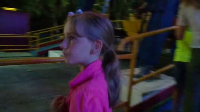 Скадовск аттракционы вечер с детьми смотреть онлайн