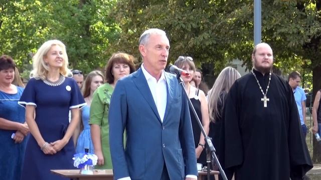 СТАХАНОВ. ЖЕВЛАКОВ С.В. В школах и гимназиях прошли праздничные линейки, посвященные Дню знаний смотреть онлайн