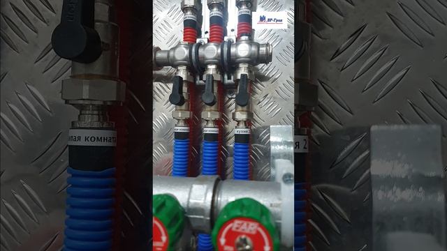 Коллектор водоснабжения и отопления, монтаж в новостройке от ВР-Град