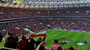 Болельщики «Спартака» поют вместе с МакSим песню «Знаешь ли ты!»