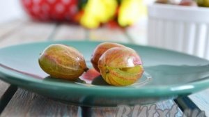 Царское варенье из крыжовника с вишневыми листьями