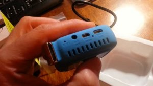 Мини проектор Brookstone Keychain Projector