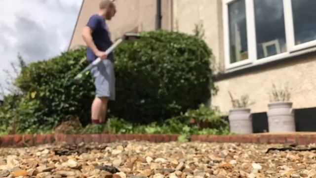 Mr Bishop Reviews GTech HT20 Cordless Hedge Trimmer смотреть онлайн