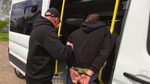Сотрудники ФСБ задержали жителя Крыма, которого подозревают в госизмене