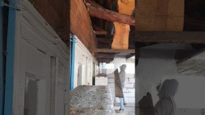 Строю сам , забираю старый потолок , поднимаю крышу выше