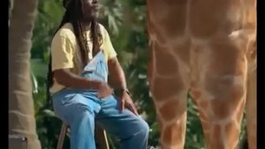 Прикольная+Реклама+Skittles Растаман+доит+Жирафа