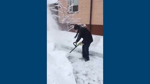 Электрический снегоочиститель 1300