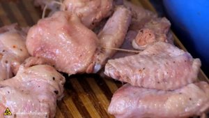 Копченые куриные крылья в домашней коптильне, полугорячее копчение
