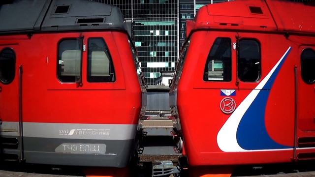 Тепловозы ТЭП70БС-185/098 совершают манёвры с составом поезда «Polonez»