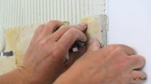 Как приклеить и как затереть искусственный декоративный камень