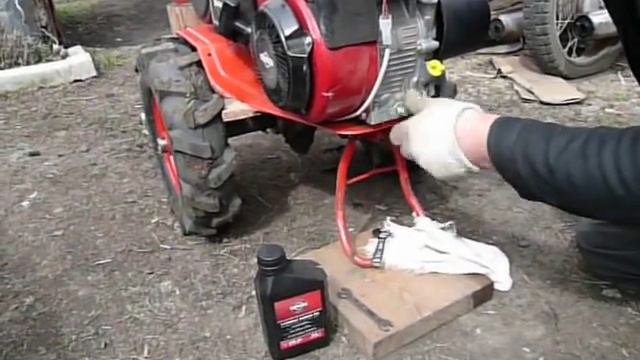 Замена масла в мотоблоке Салют с двигателем B&S 6.0 смотреть онлайн