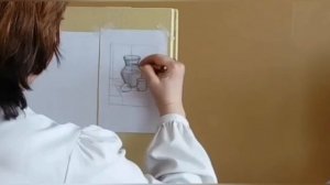 Основы рисунка. Натюрморт из трех предметов, близких по форме к геометрическим и контрастных по тон