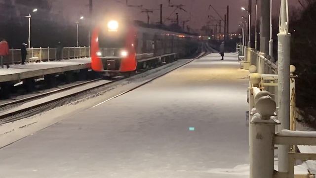 На платформе Дачное/ At Dachnoe Platform