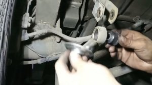 Замена задних втулок тяги стабилизатора и стоек стабилизатора Mercedes Benz Sprinter Classic