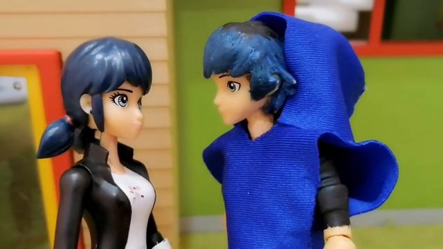 Поцелуй Адриана спас Маринетт от акумы смотреть онлайн