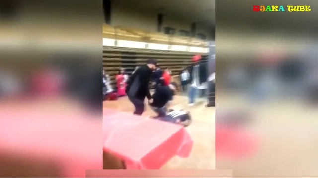 Приколы с людьми и животными. Собака на канате. смотреть онлайн