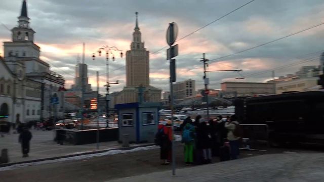 на площади трех вокзалов в москве со стороны казанского вокзала 3 января 2024 смотреть онлайн
