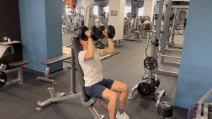 Жим гантелей сидя нейтральным хватом