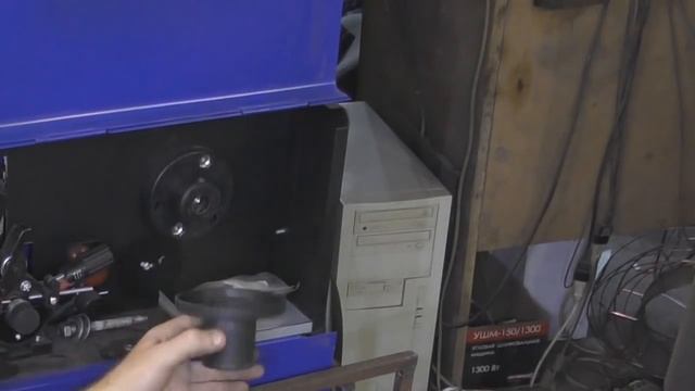 Сварочный аппарат Overman. Установка маленькой катушки, держатель горелки. смотреть онлайн