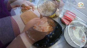 САЛАТ С СЕМГОЙ И КРАБОВЫМИ ПАЛОЧКАМИ!!!!!