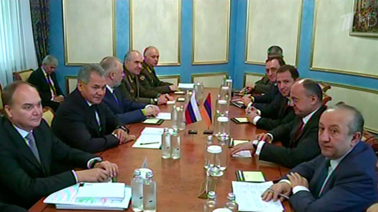 Министры обороны РФ и Армении обсудили вопросы сотрудничества и безопасности в Закавказье